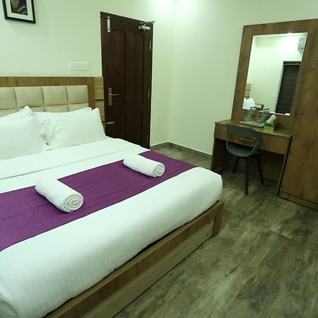 Balaji Regency Kanhangad Kannangad Exteriör bild