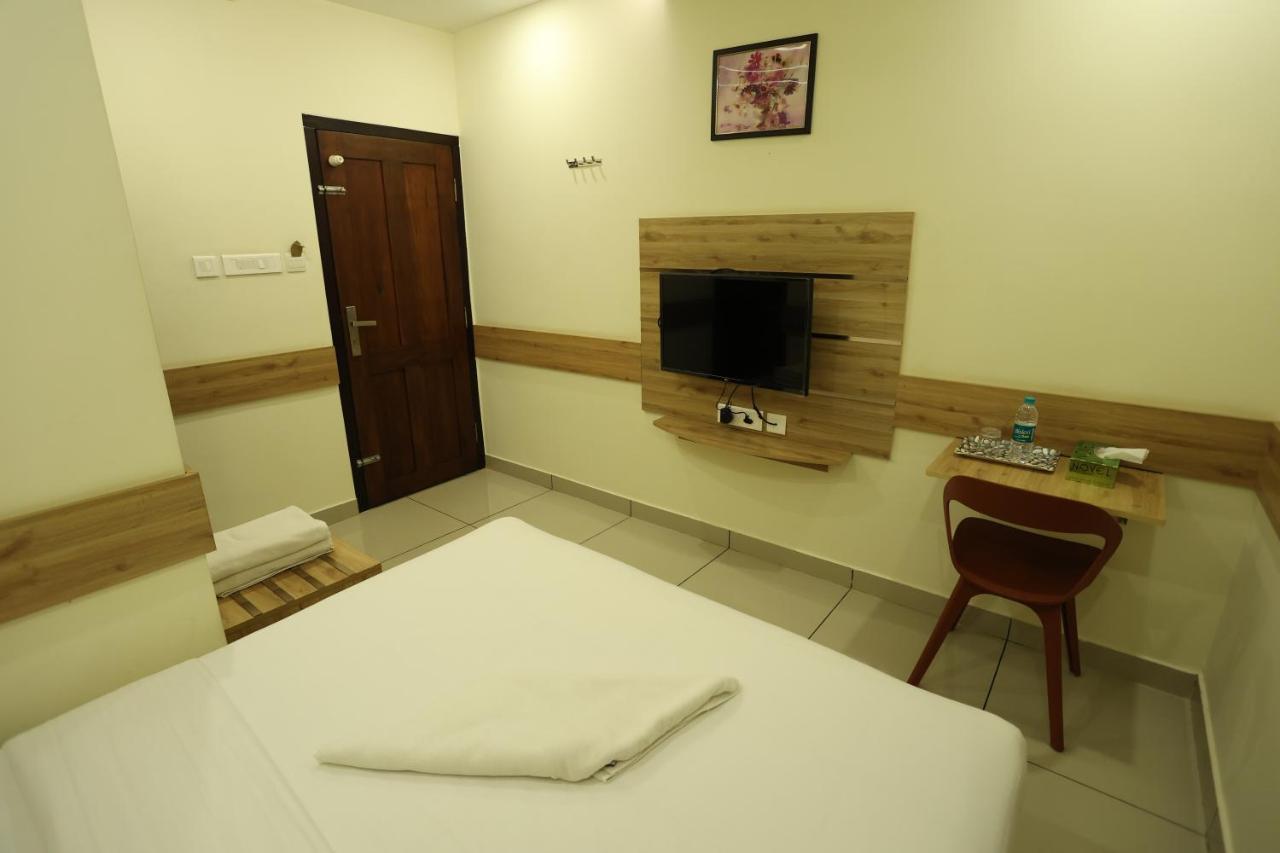 Balaji Regency Kanhangad Kannangad Exteriör bild