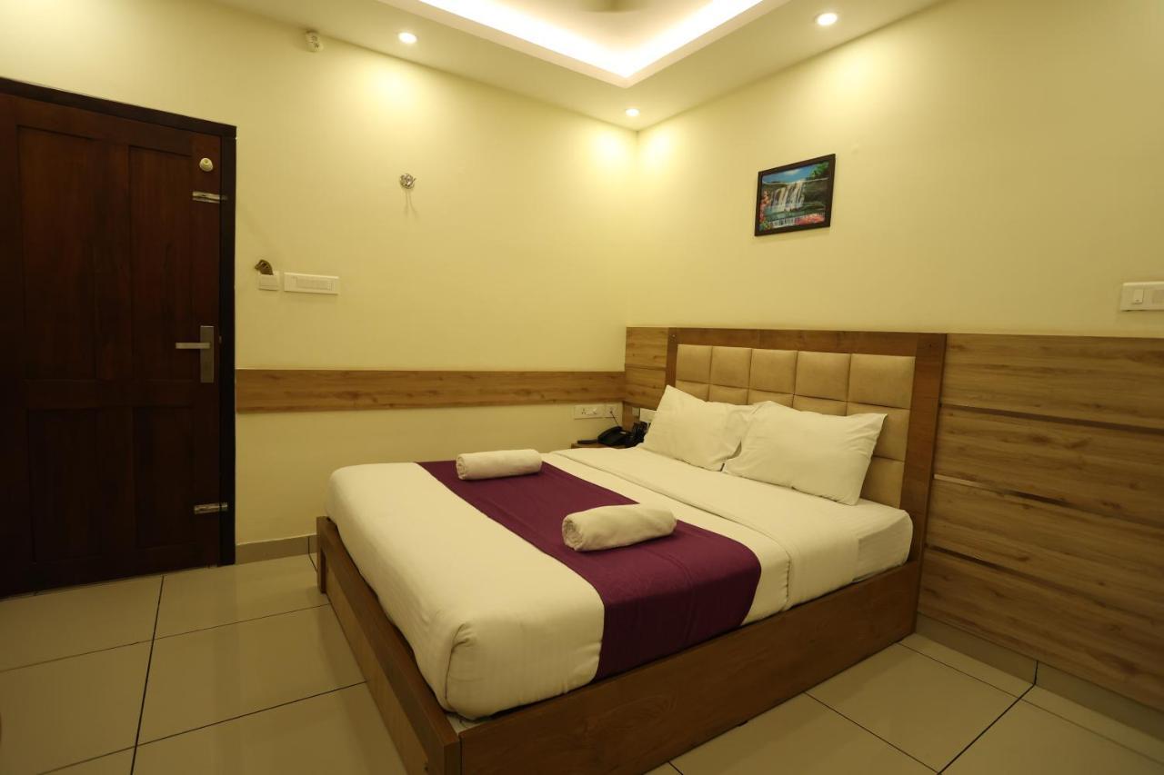 Balaji Regency Kanhangad Kannangad Exteriör bild
