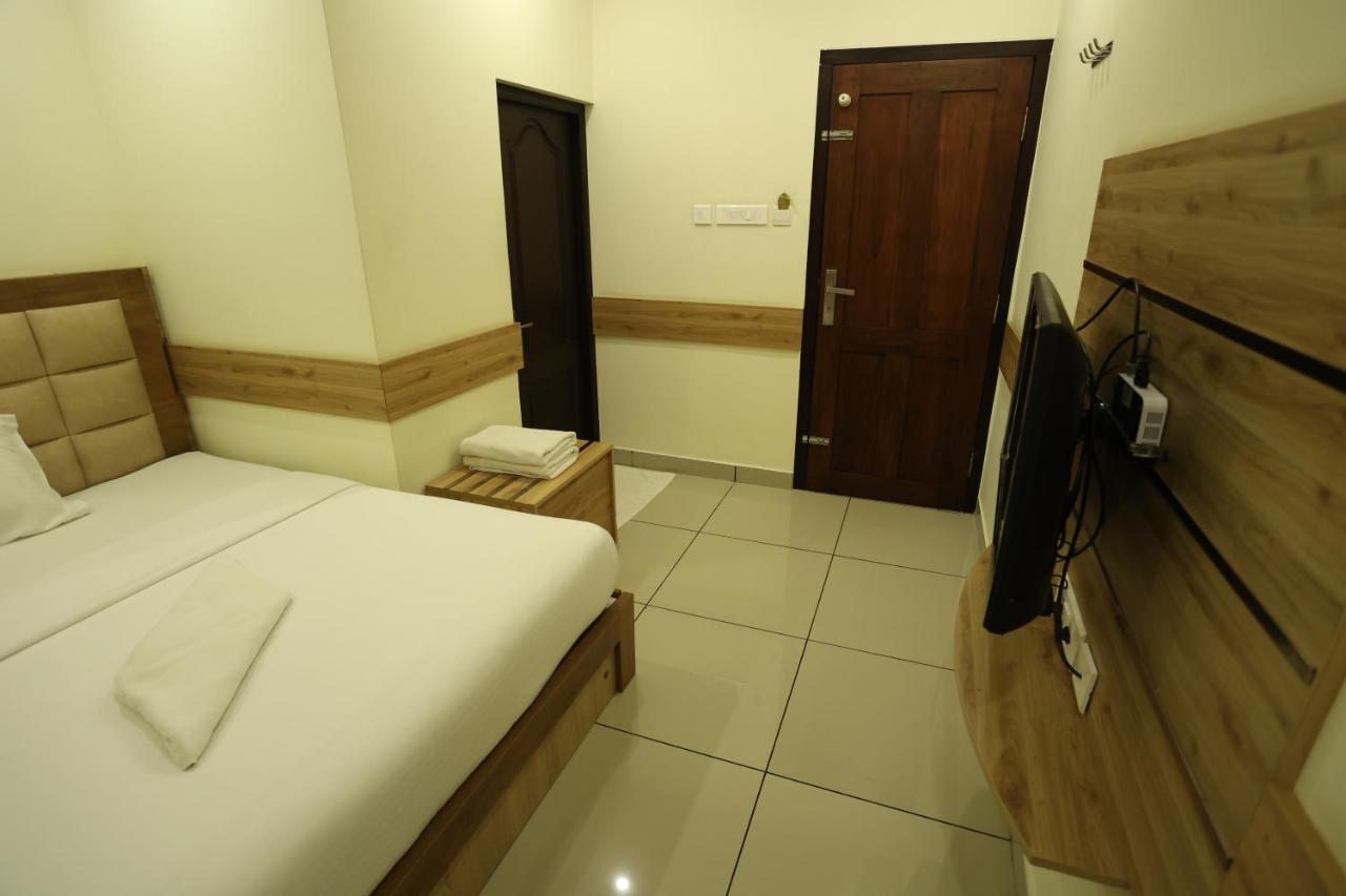 Balaji Regency Kanhangad Kannangad Exteriör bild