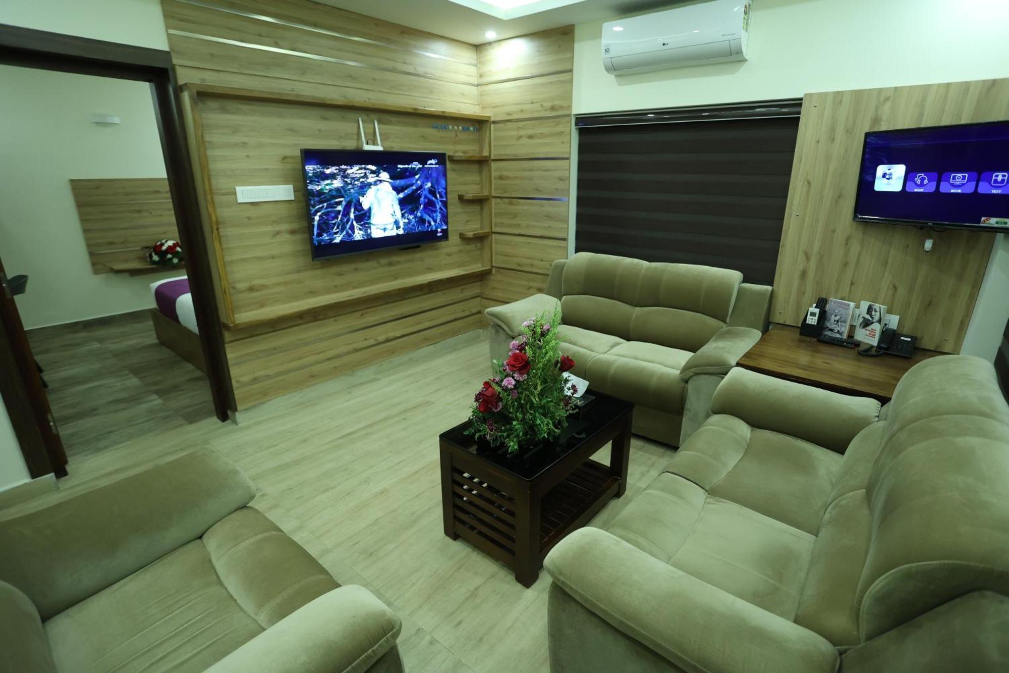 Balaji Regency Kanhangad Kannangad Exteriör bild