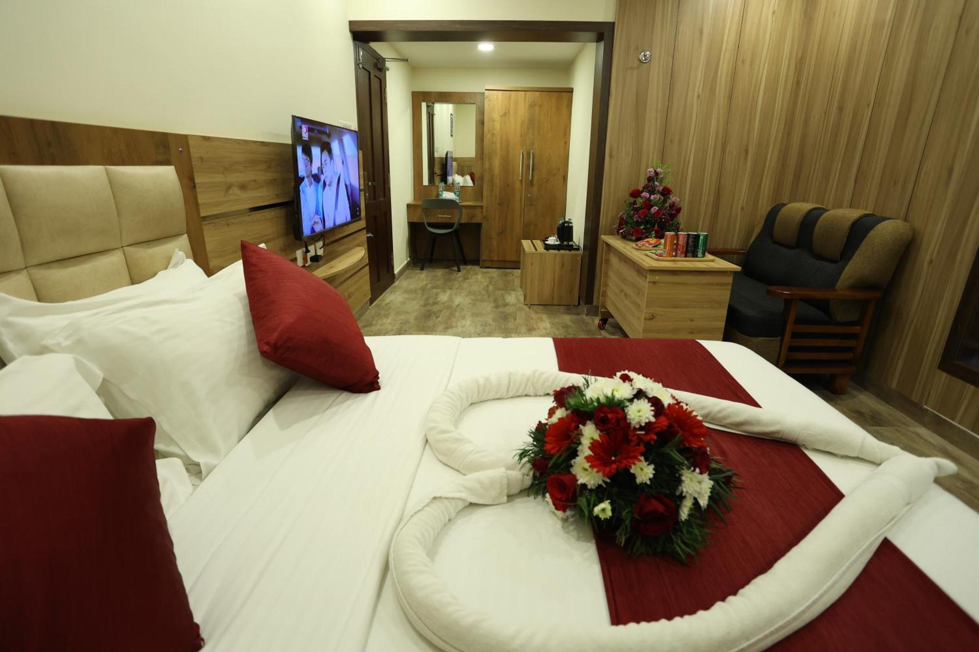 Balaji Regency Kanhangad Kannangad Exteriör bild