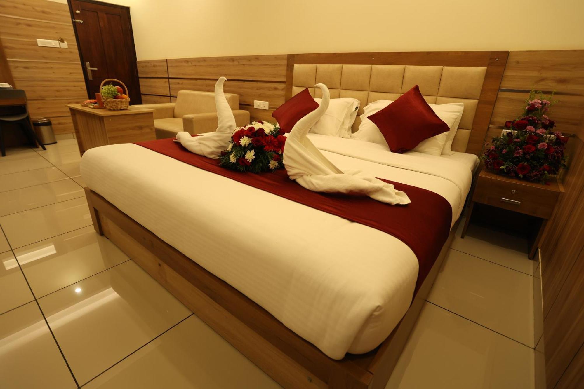 Balaji Regency Kanhangad Kannangad Exteriör bild