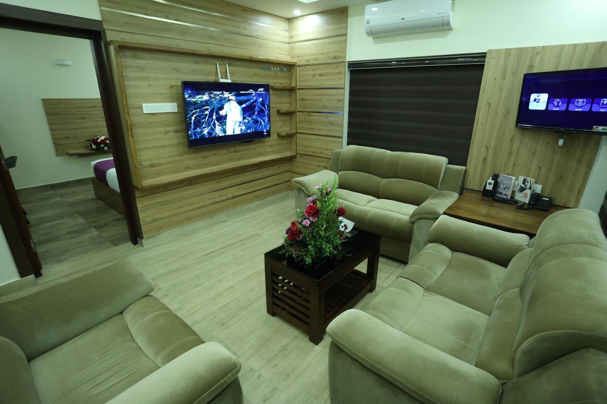 Balaji Regency Kanhangad Kannangad Exteriör bild